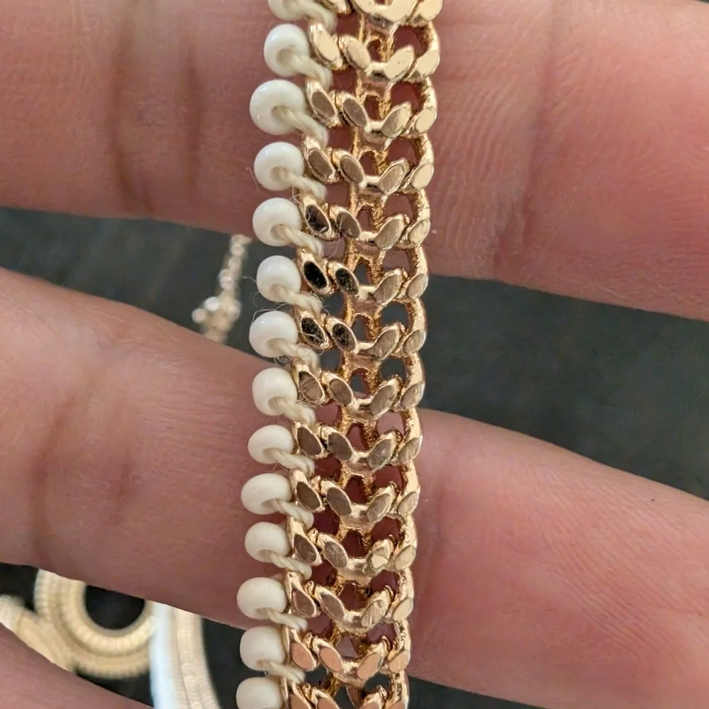 Elegant Fashion Jewelry Gold and White Necklace
